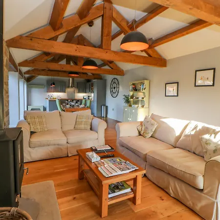 The Byre, Sedbury Park Farm Tatil Evi *